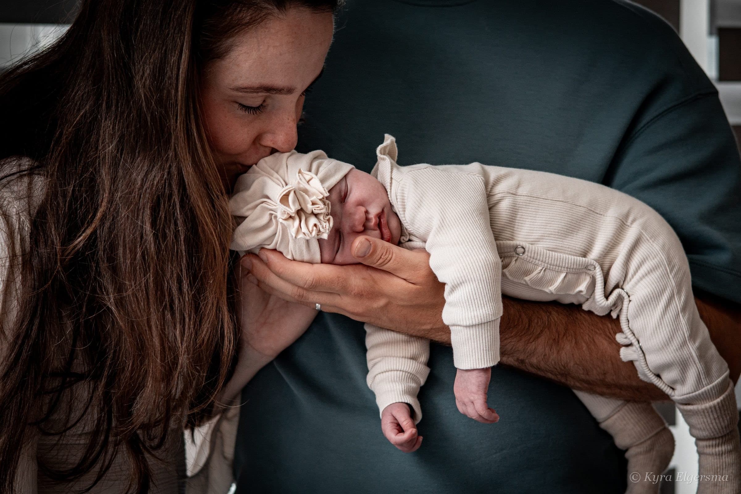 Newbornfotografie bij het gezin thuis in Zwolle door Kyra Elgersma 2