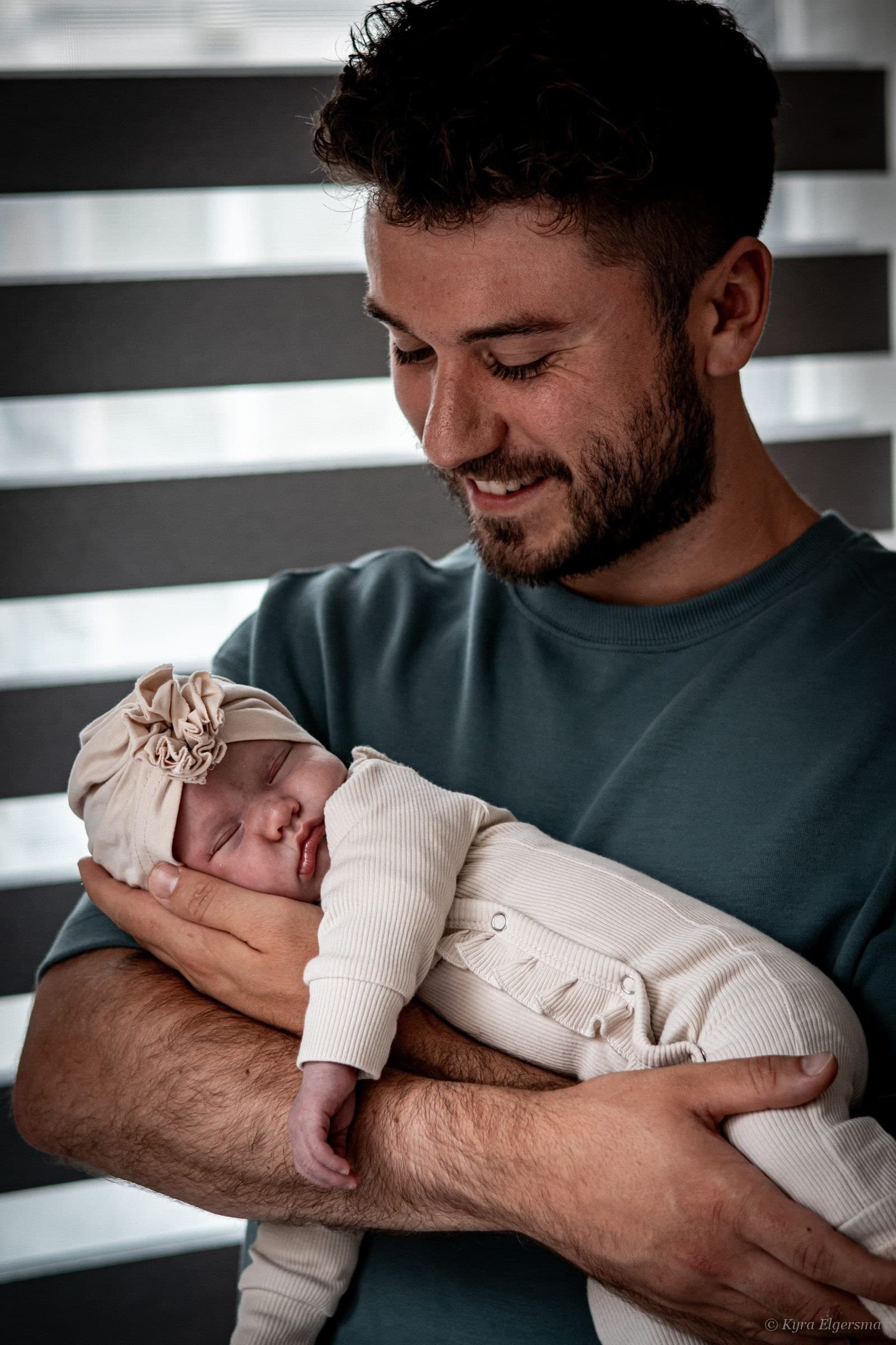 Newbornfotografie bij het gezin thuis in Zwolle door Kyra Elgersma 3